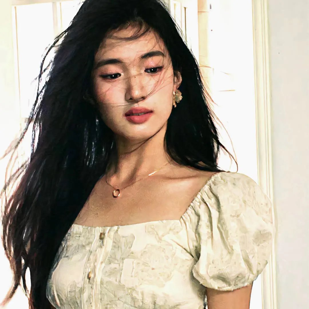 女孩年轻时所遭受的苦楚